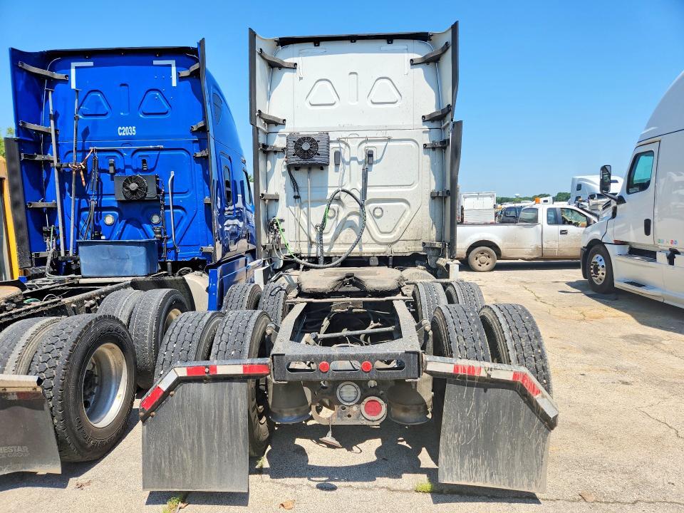 2019 Freightliner Cascadia 126 Semi Truck