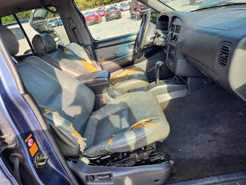 2000 Nissan Pathfinder xe