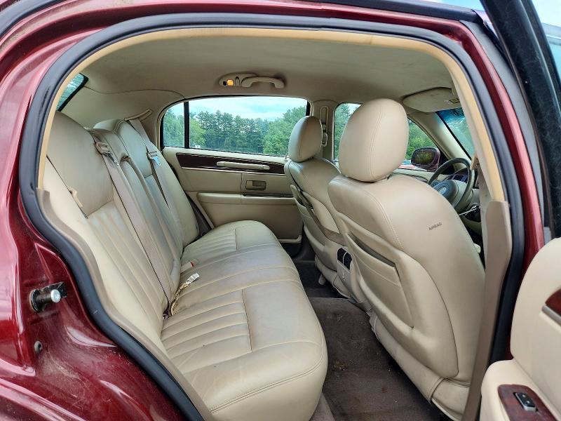 2004 Lincoln Town Car Executive
