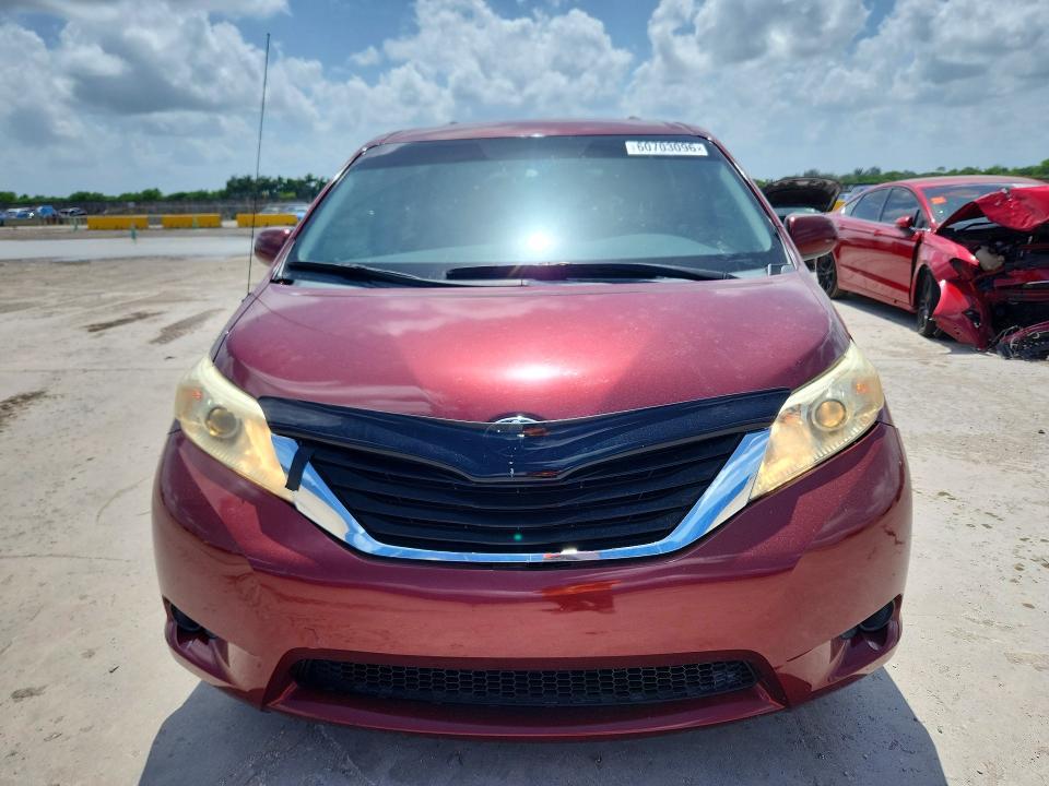 2014 Toyota Sienna le