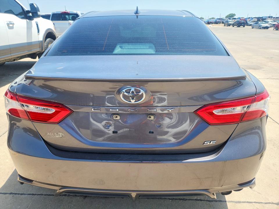 2020 Toyota Camry se