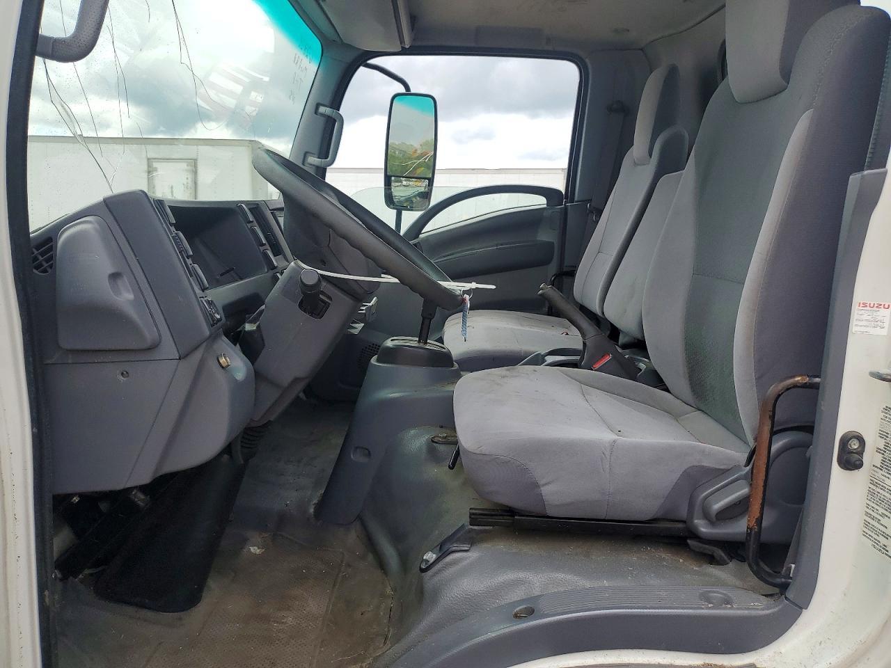 2016 Isuzu NPR BOX Truck