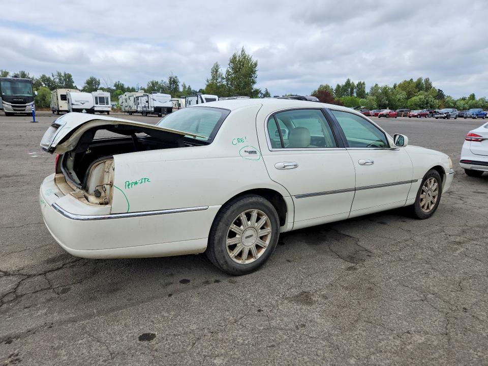 2006 Lincoln Town car Signature Limited
