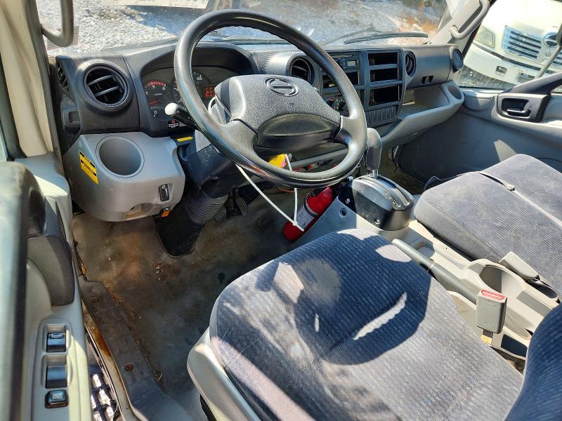 2015 Hino 195 BOX Truck