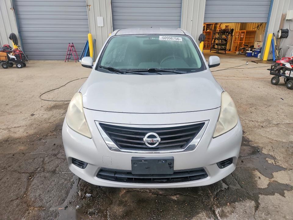 2013 Nissan Versa 1.6 s