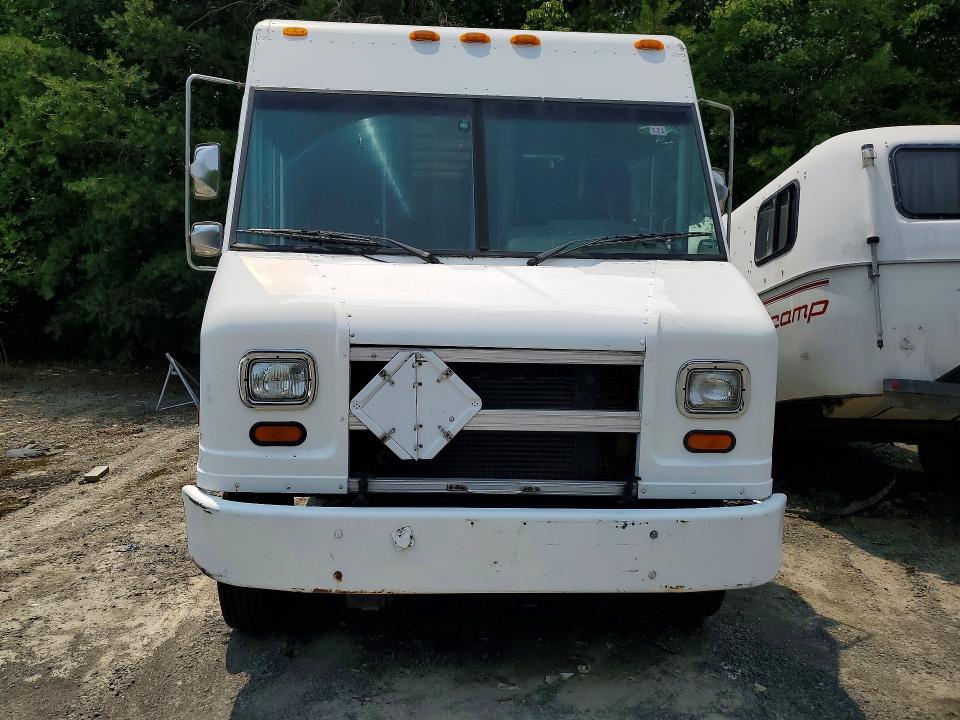 1998 Freightliner Chassis M Line WALK-IN Van