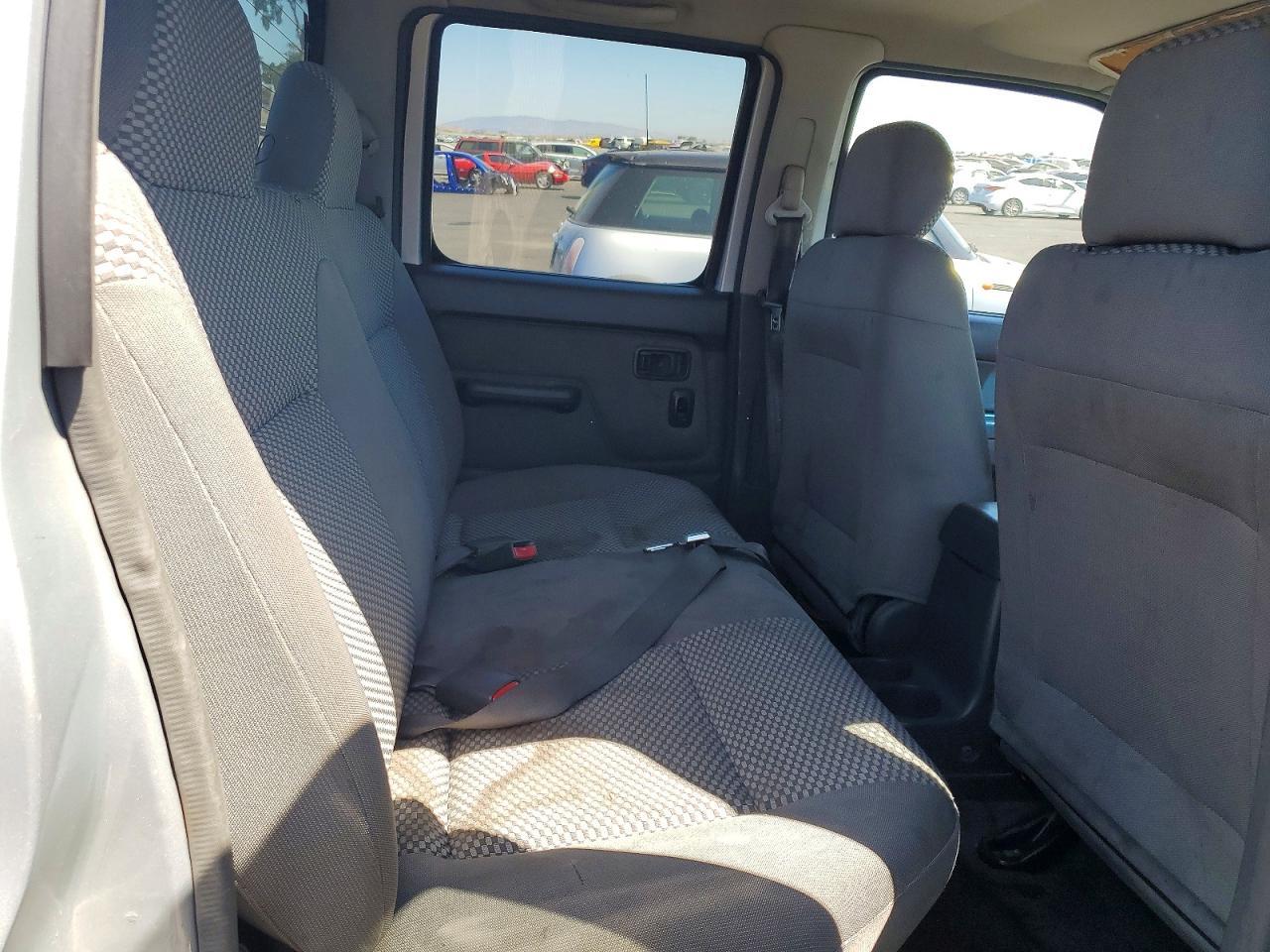 2001 Nissan Frontier Crew Cab XE/CREW Cab SE