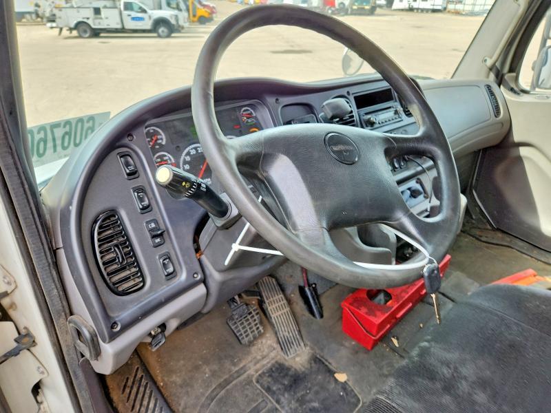 2017 Freightliner Business Class M2 BOX Truck