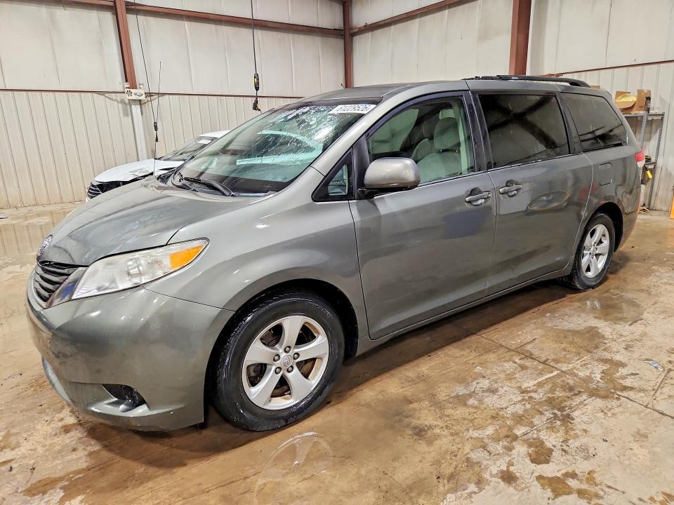 2011 Toyota Sienna le