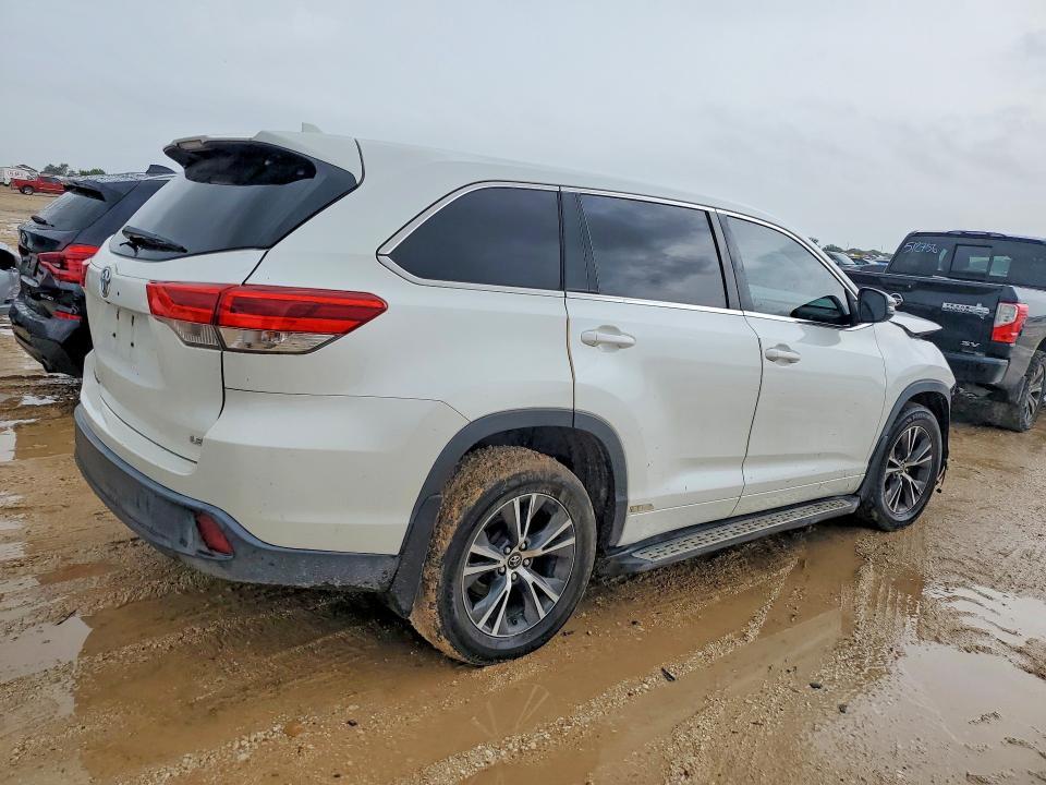 2017 Toyota Highlander le Plus