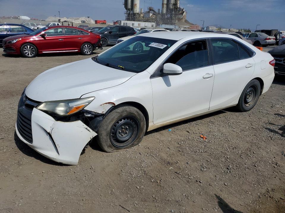 2016 Toyota Camry le