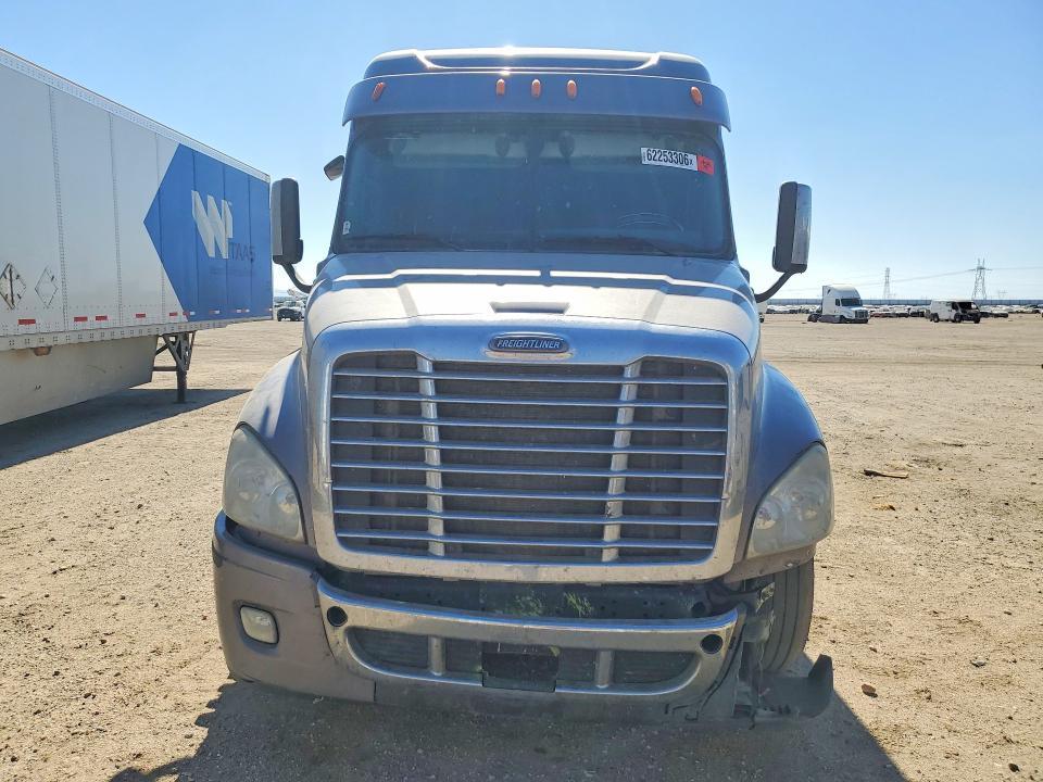 2015 Freightliner Cascadia Semi Truck