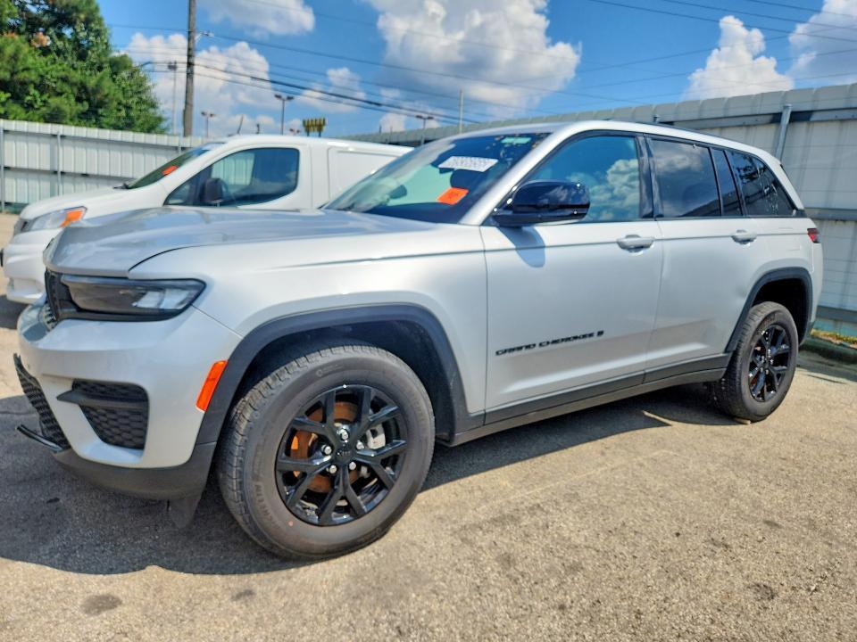 2025 Jeep Grand Cherokee Laredo