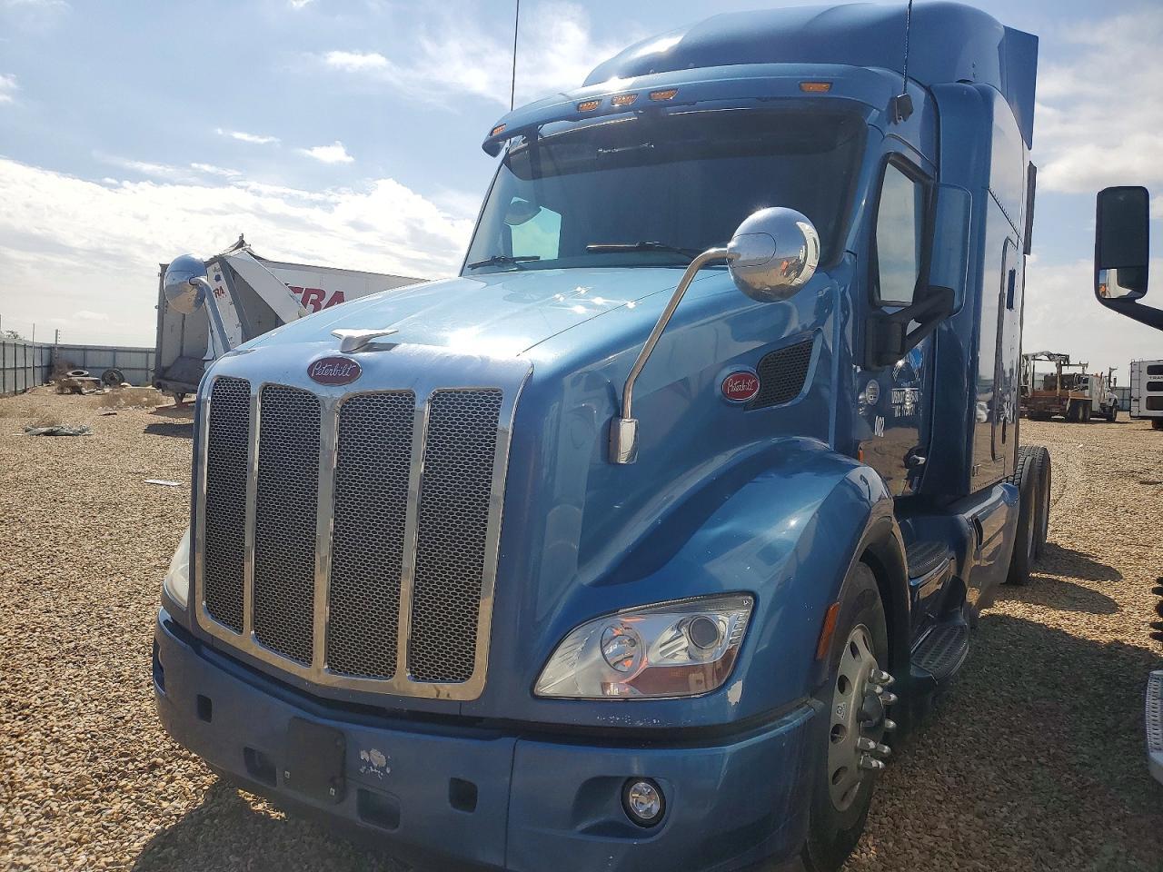 2020 Peterbilt 579 Semi Truck