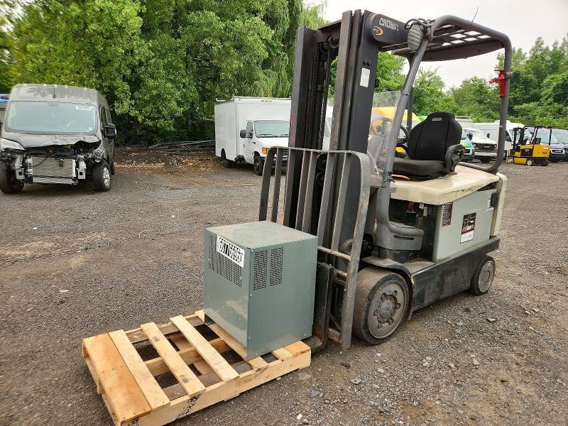 2000 Crown Forklift