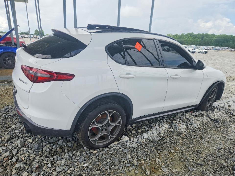 2022 Alfa Romeo Stelvio ti