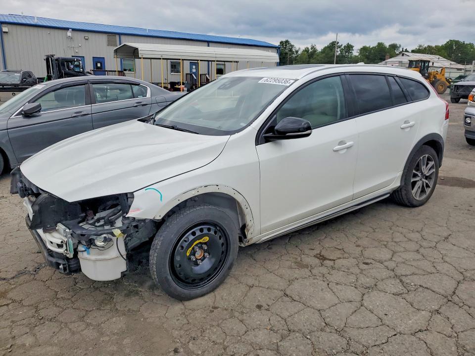 2015 Volvo V60 Cross Country Platinum