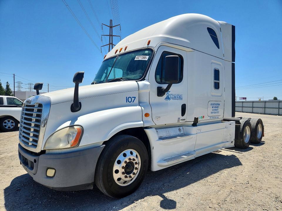 2015 Freightliner Cascadia 125 Semi Truck