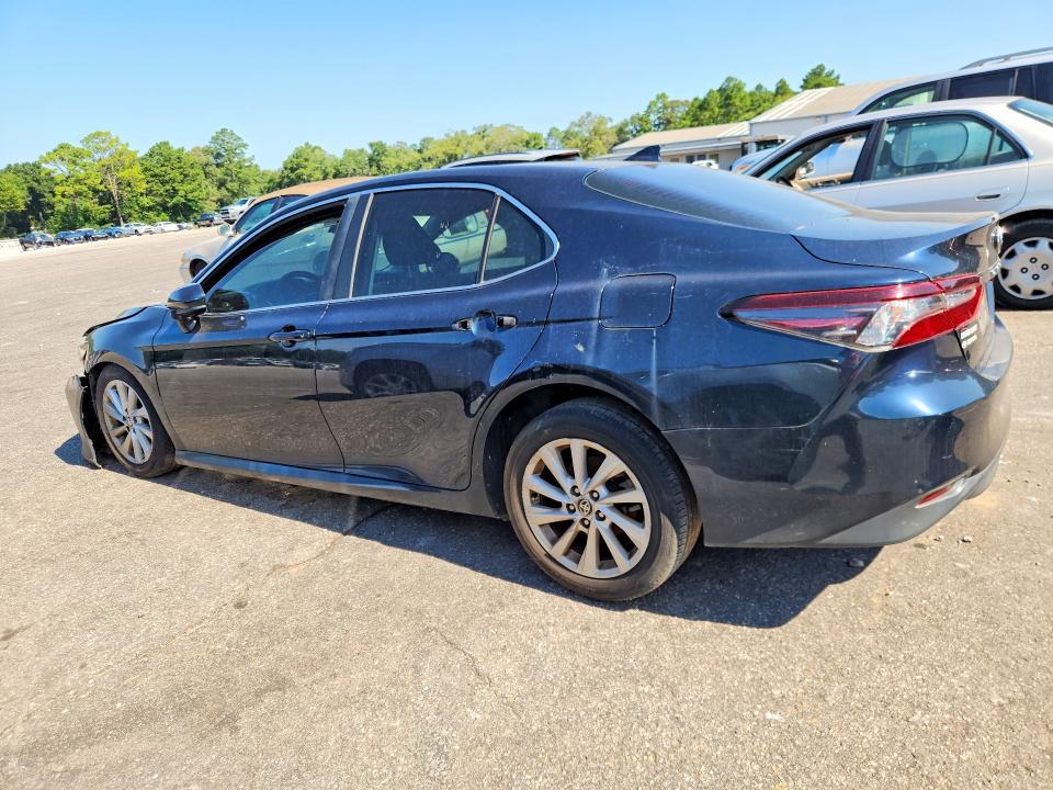 2021 Toyota Camry le