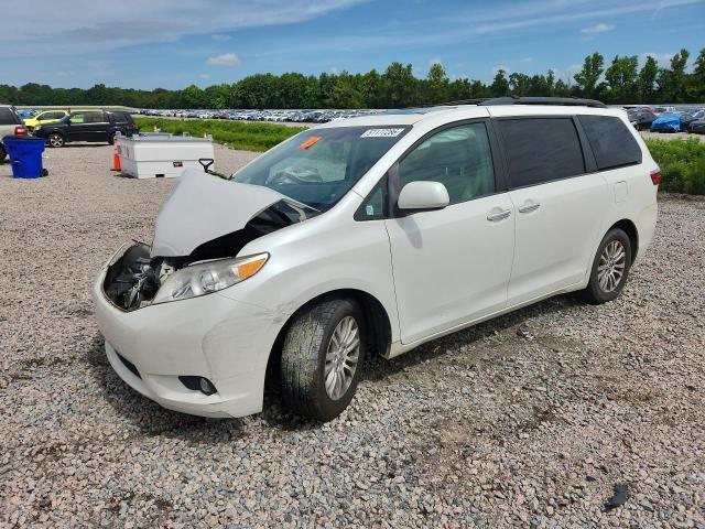 2015 Toyota Sienna xle 8-passenger