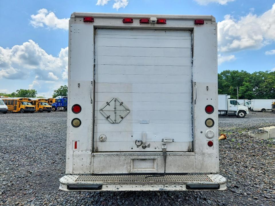 2001 Freightliner Chassis M Line WALK-IN Van