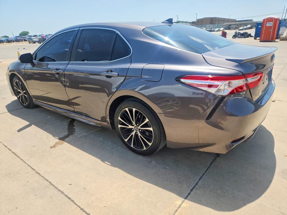 2020 Toyota Camry se