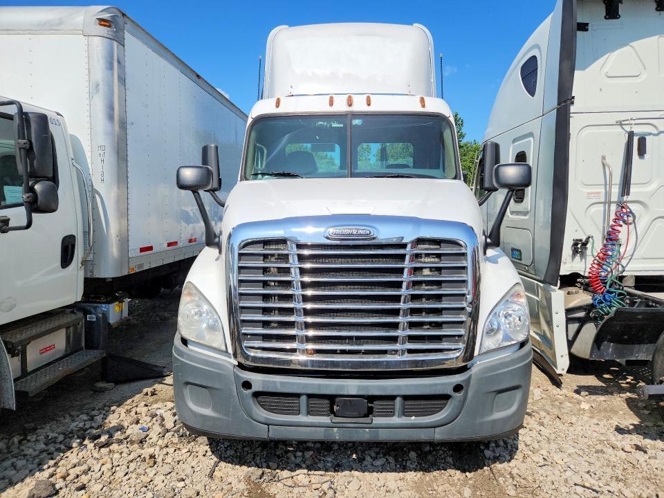 2015 Freightliner Cascadia Semi Truck