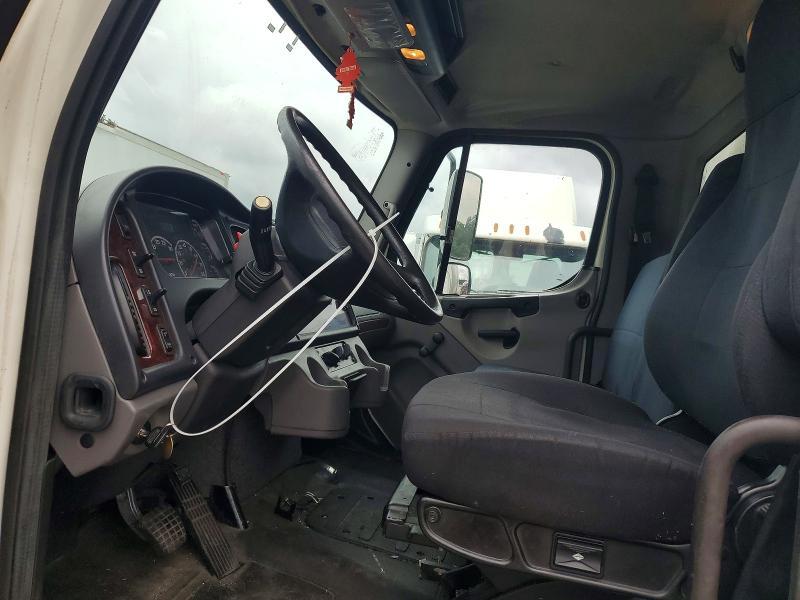 2015 Freightliner M2 106 Med-semi Truck
