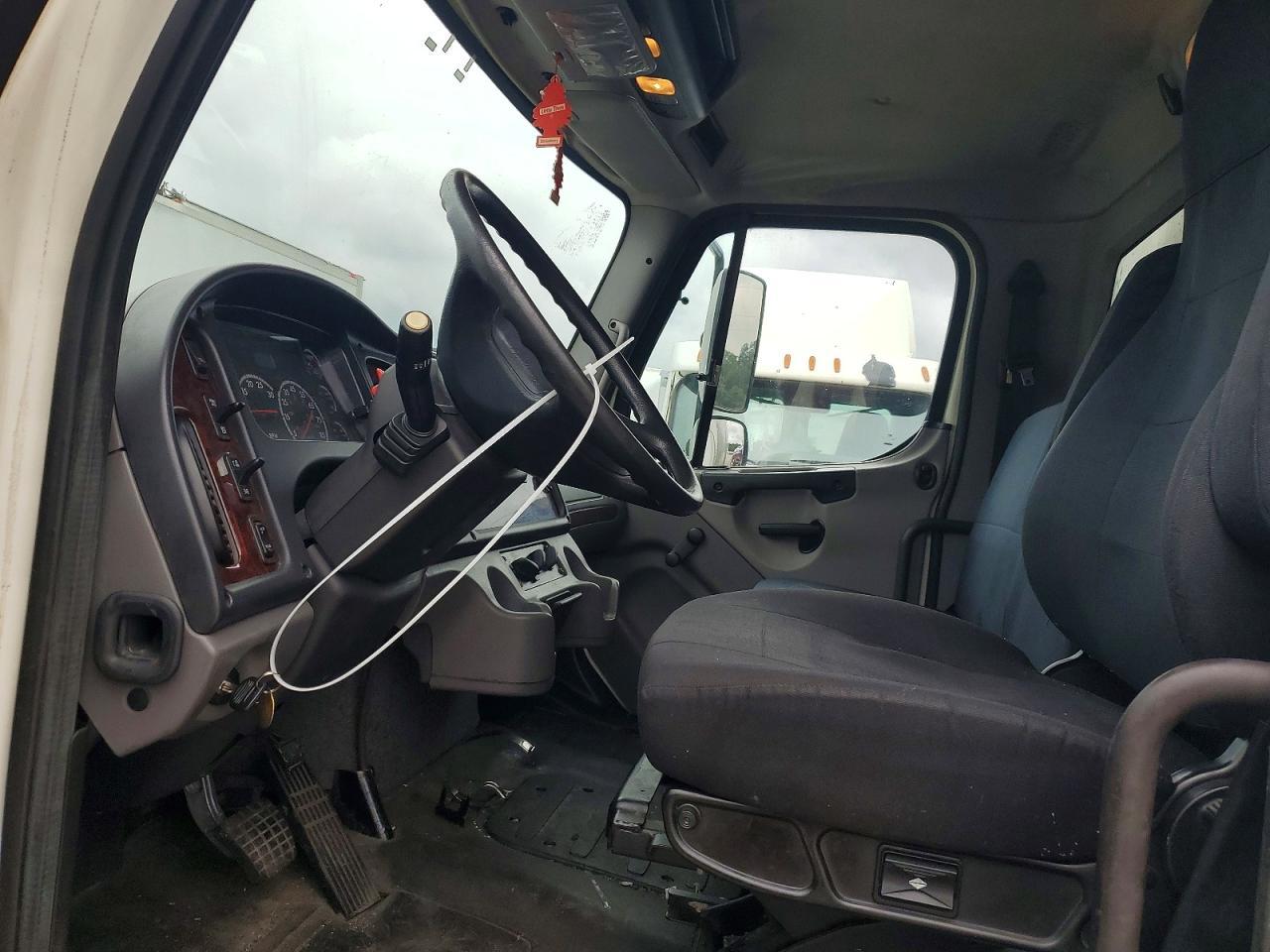 2015 Freightliner M2 106 MED-Semi Truck