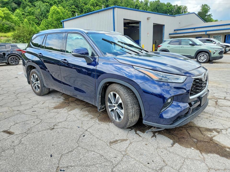 2022 Toyota Highlander xle