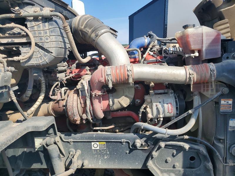 2017 Peterbilt 579 Semi Truck