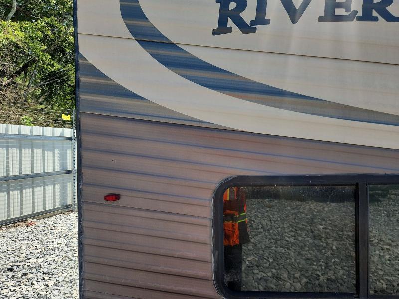 2016 Riverside Camper