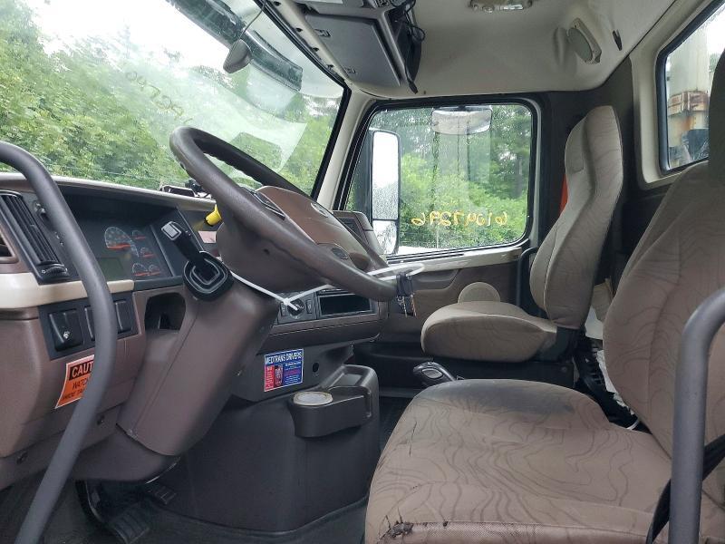 2014 Volvo VNM Semi Truck