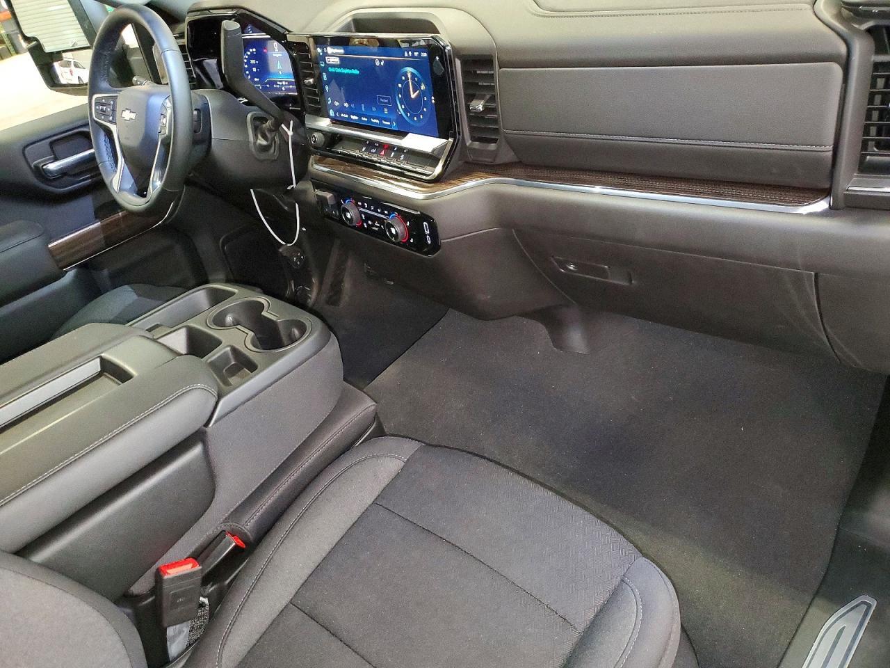 2025 Chevrolet Silverado K3500 LT