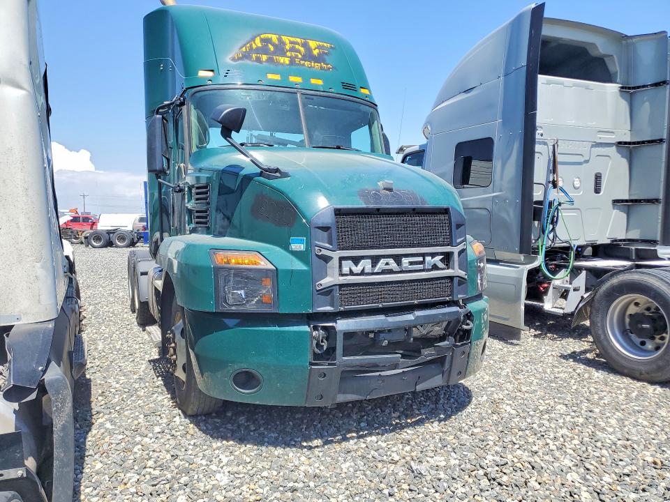 2020 Mack Anthem Semi Truck