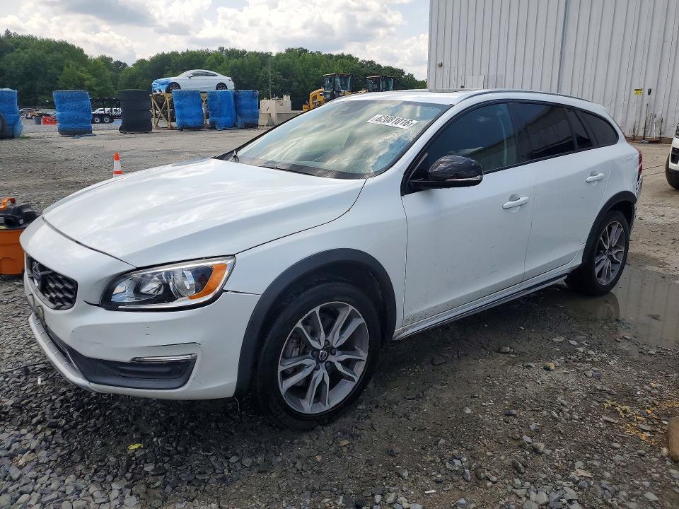 2016 Volvo V60 Cross Country Premier