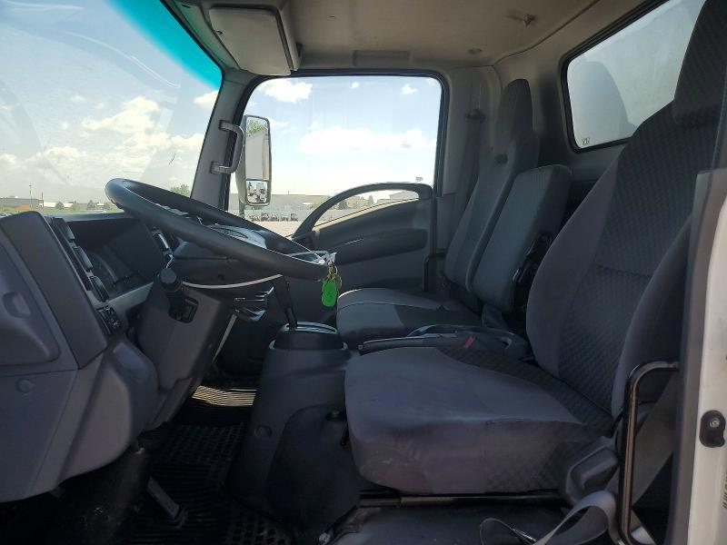 2015 Isuzu NRR BOX Truck