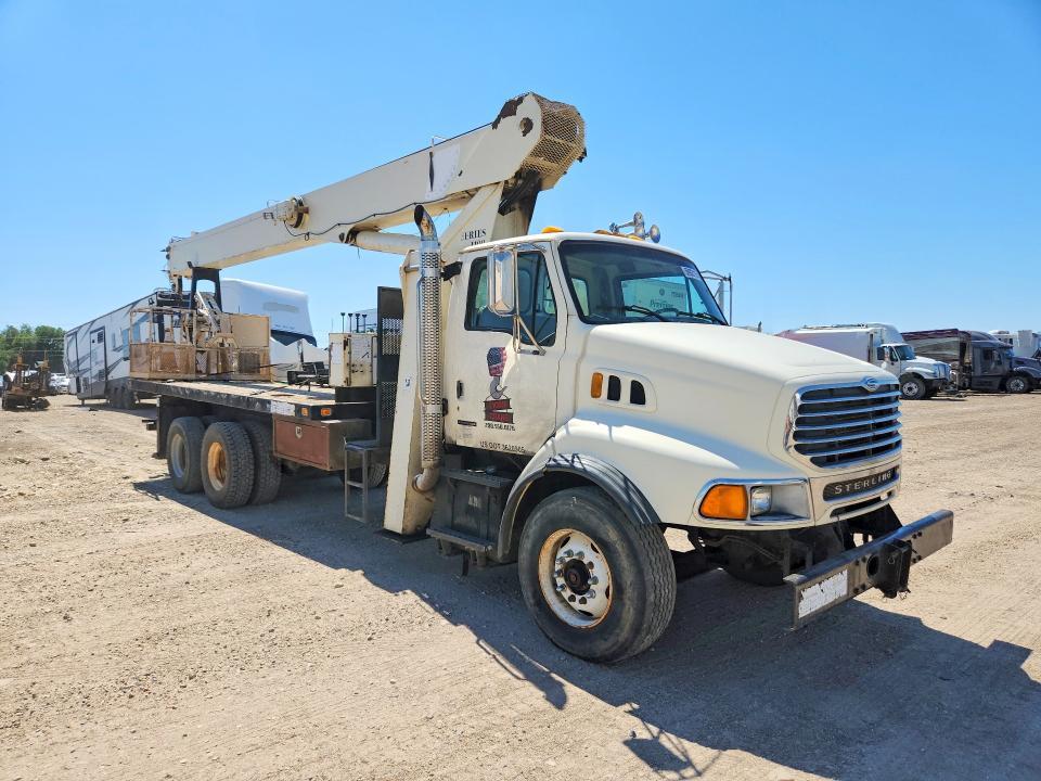 2001 Sterling 2001 Sterling L8500 Crane Truck