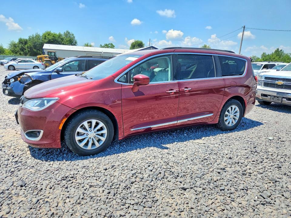2017 Chrysler Pacifica Touring l