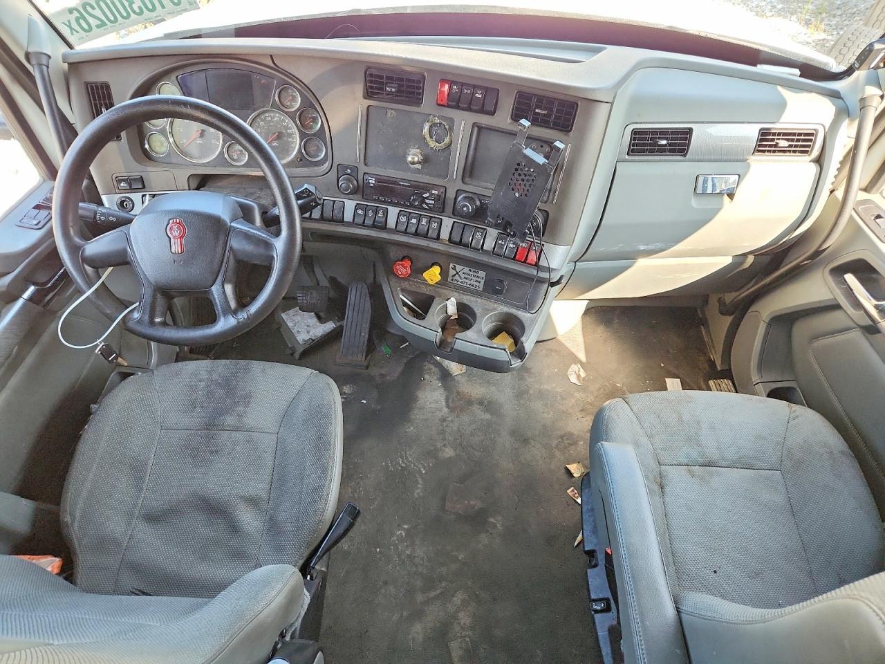 2019 Kenworth T680 Semi Truck