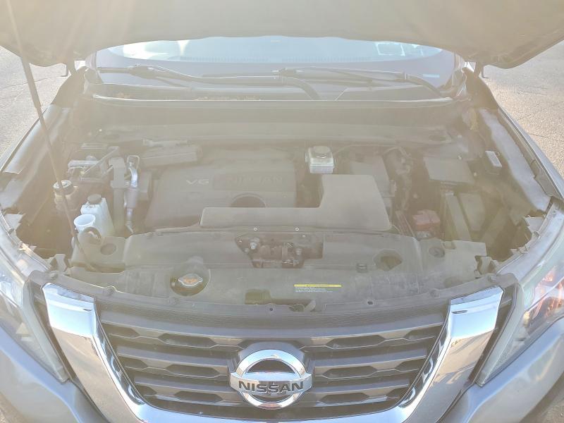 2017 Nissan Pathfinder sl
