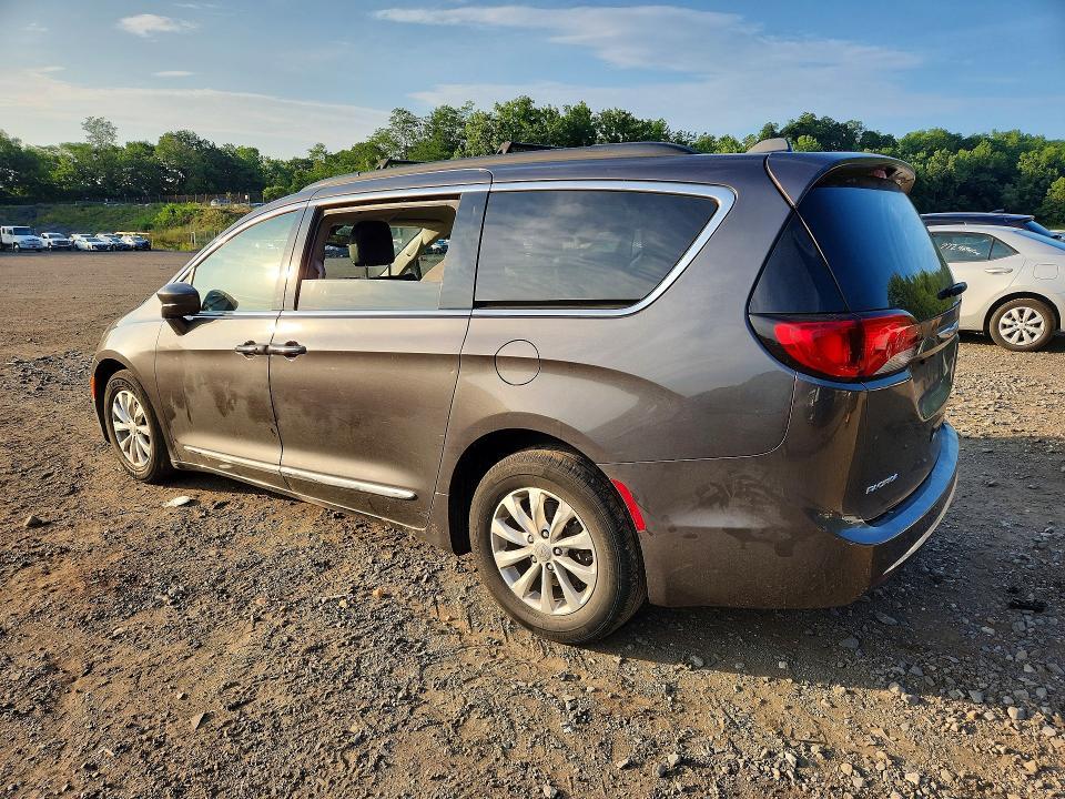 2017 Chrysler Pacifica Touring l
