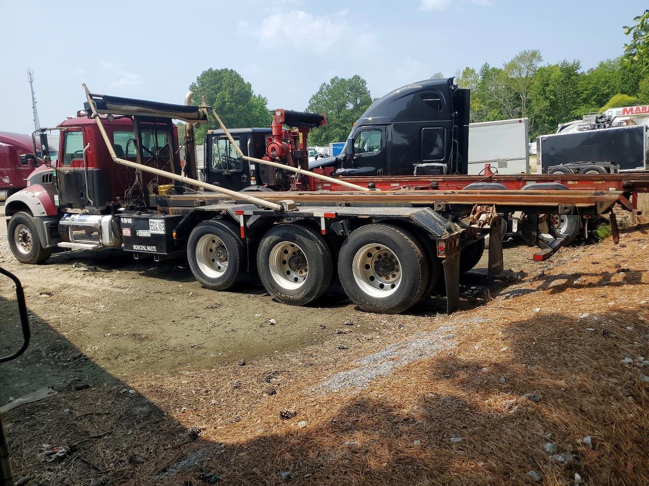2012 Mack GU713 ROLL-OFF Container Truck
