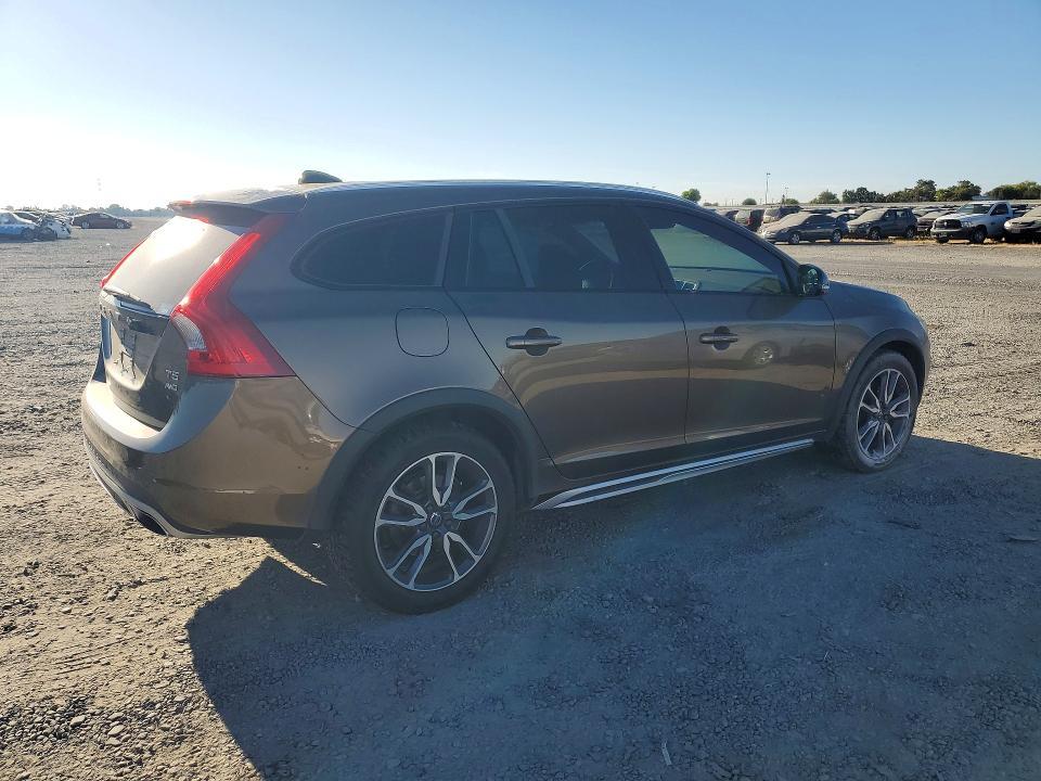 2017 Volvo V60 Cross Country Premier