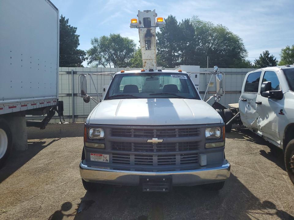 2002 Chevrolet GMT-400 Bucket Truck