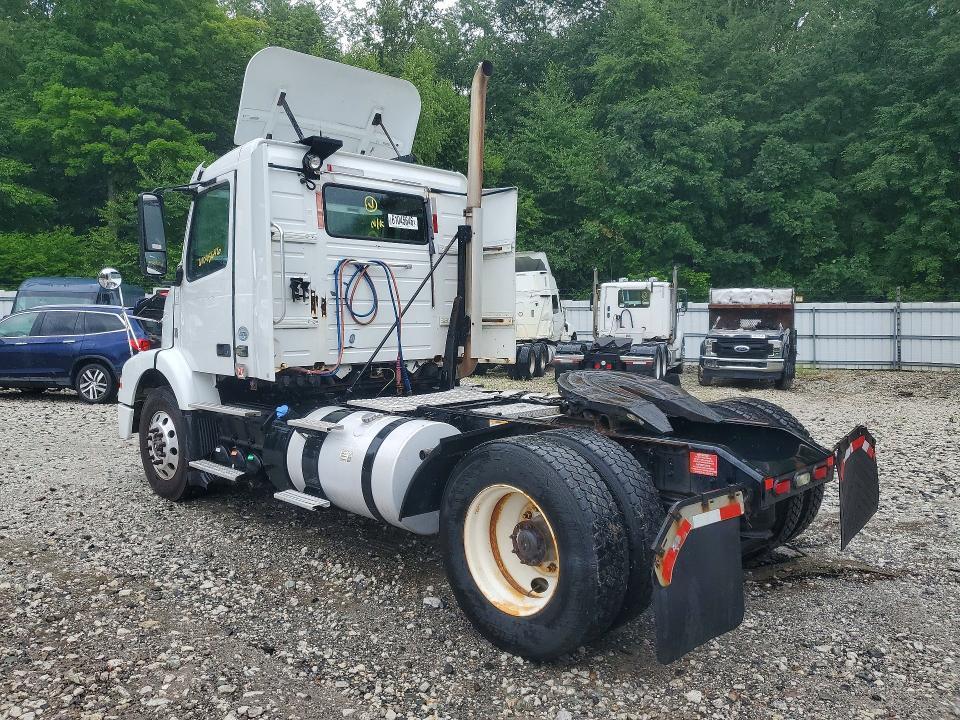2014 Volvo VNM Semi Truck