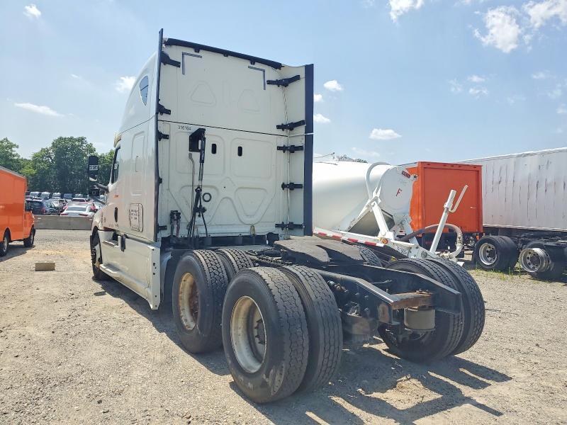 2018 Freightliner Cascadia 126 Semi Truck