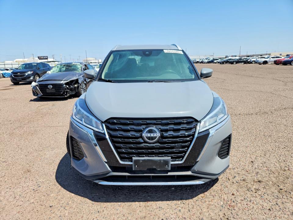 2023 Nissan Kicks sv