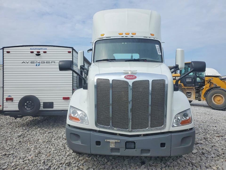 2017 Peterbilt 579 Semi Truck