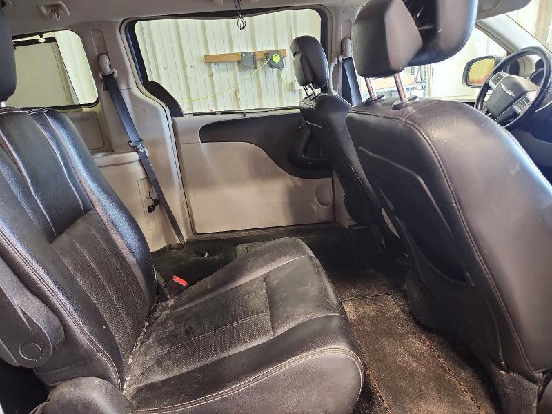 2011 Chrysler Town & Country Touring l